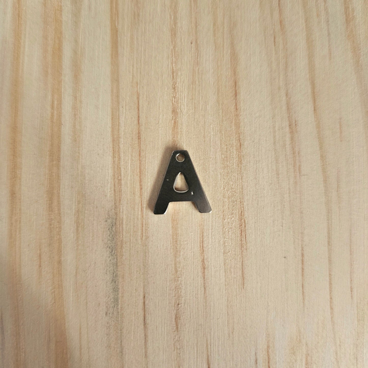 Pampille individuelle argentée lettre A (10)